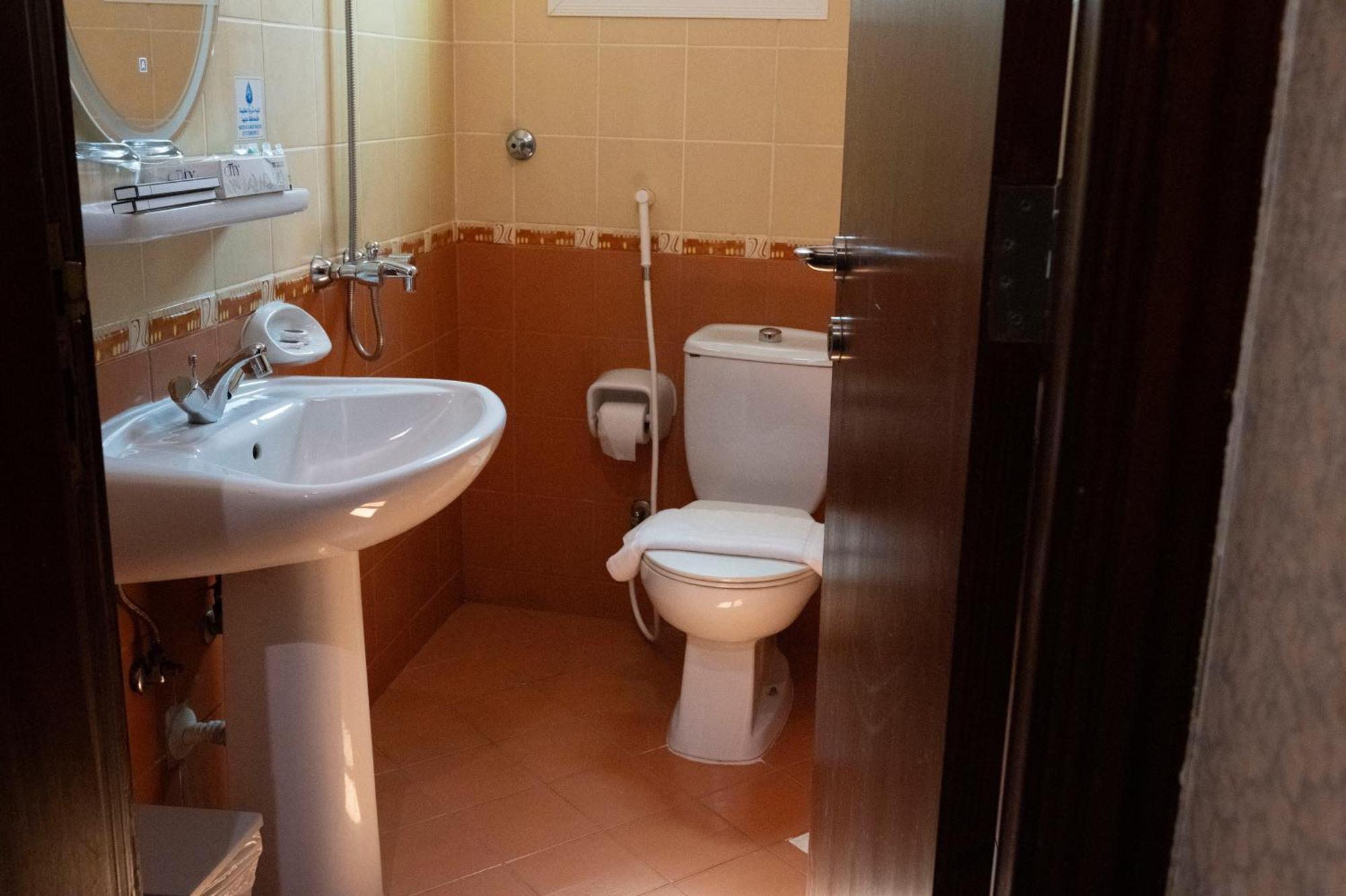 فندق المروج كريم Almorooj Kareem Hotel Джеда Екстериор снимка