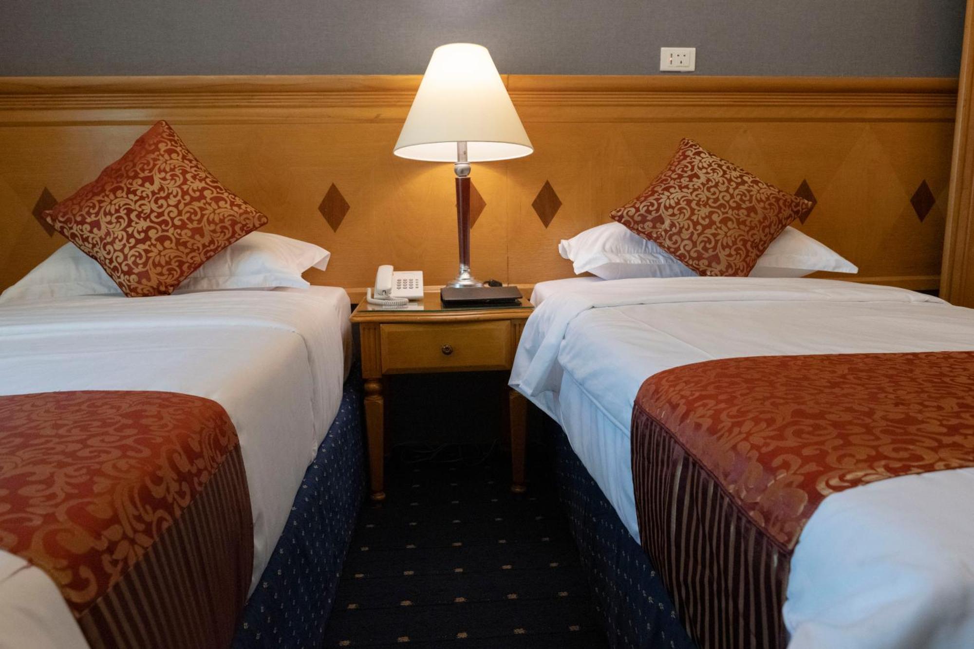 فندق المروج كريم Almorooj Kareem Hotel Джеда Екстериор снимка