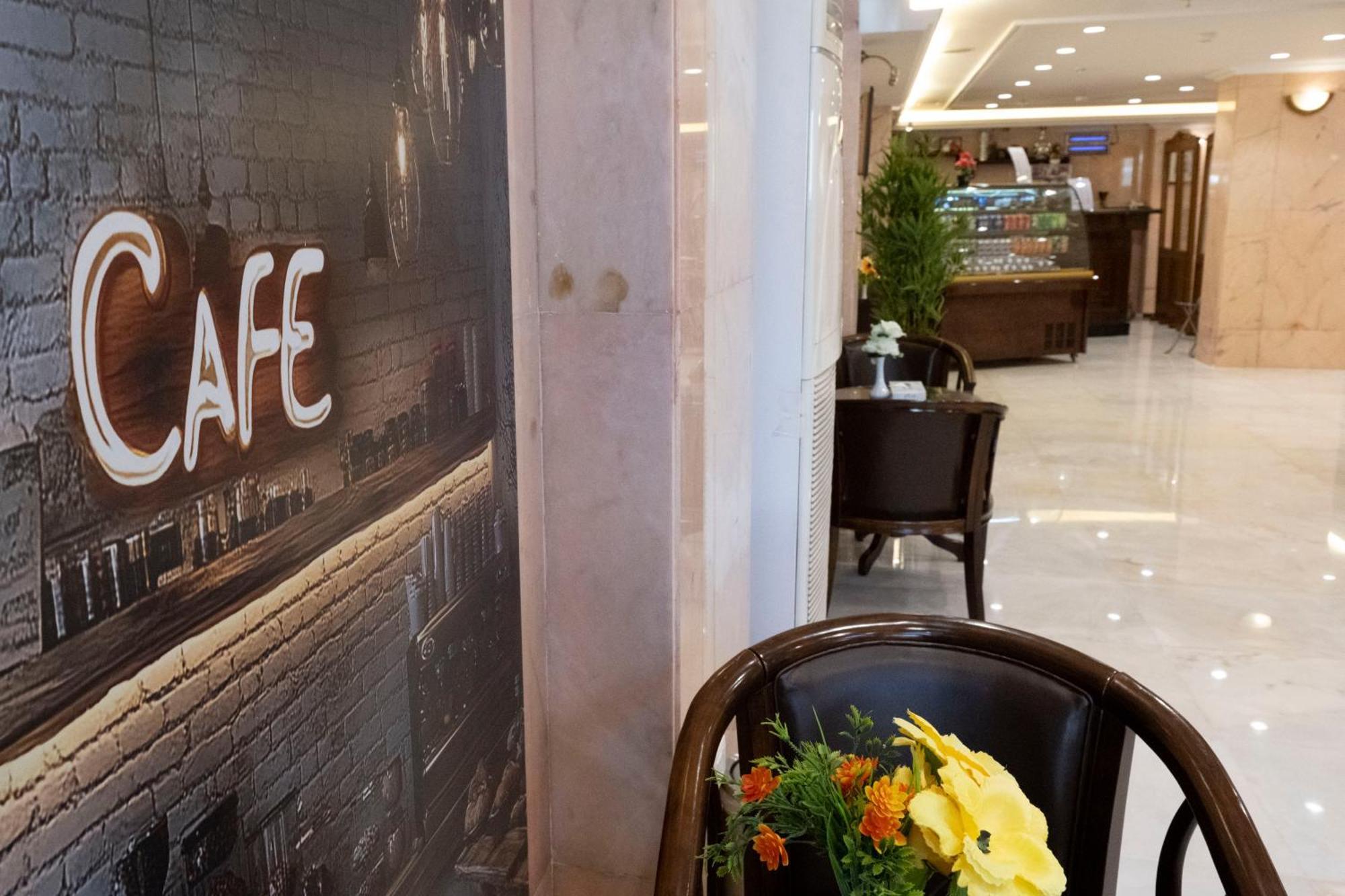 فندق المروج كريم Almorooj Kareem Hotel Джеда Екстериор снимка